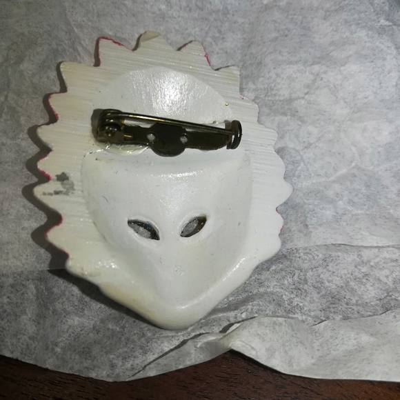 Vintage Mardi Gras pin - Picture 5 of 5